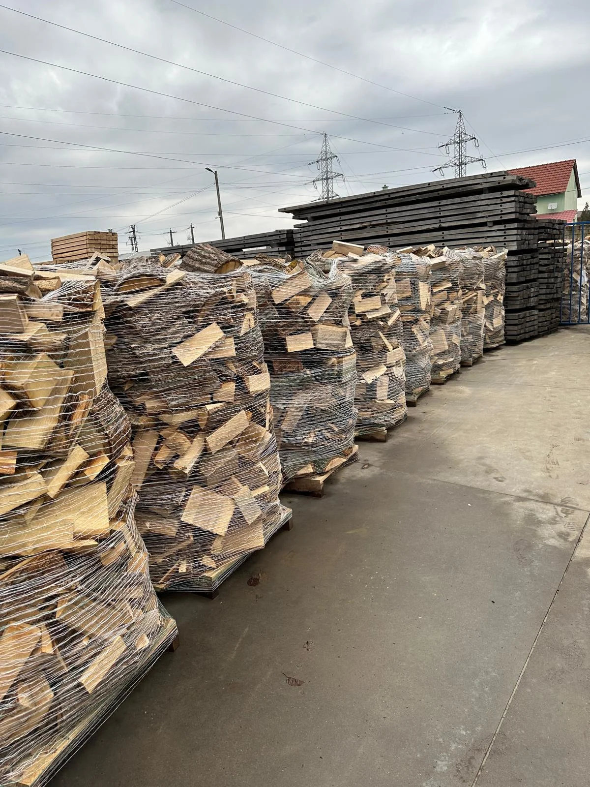 firewood-palletized-firewood-romania